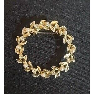Vintage Gold Tone Wreath Broach